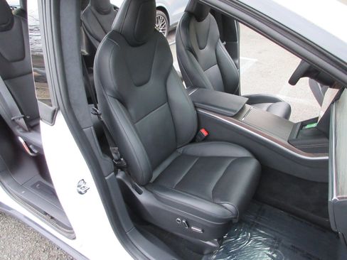 Used 2022 Tesla Model X image 24