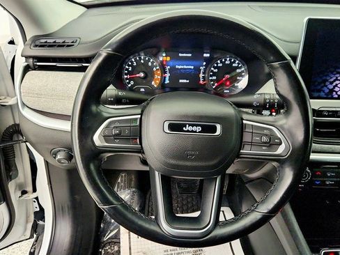 Used 2022 Jeep Compass Latitude image 12