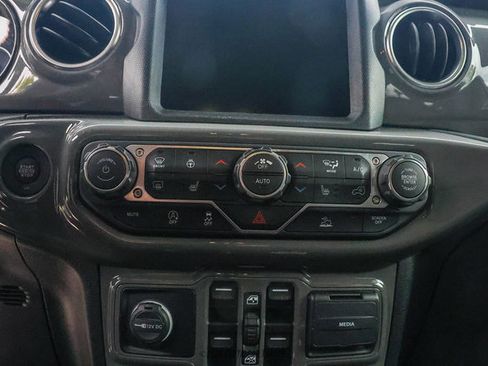 Used 2022 Jeep Wrangler Unlimited Sahara w/ Cold Weather Group AWD/4WD image 36