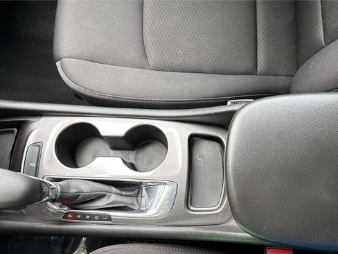 Used 2022 Chevrolet Malibu LS FWD image 16