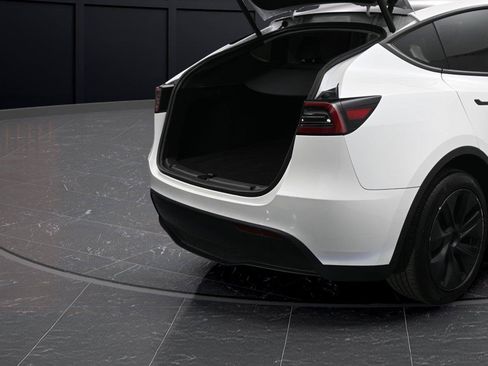 Used 2024 Tesla Model Y Long Range AWD/4WD image 14