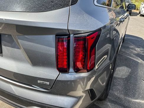 Used 2023 Kia Sorento EX w/ Panoramic Sunroof Package FWD image 12