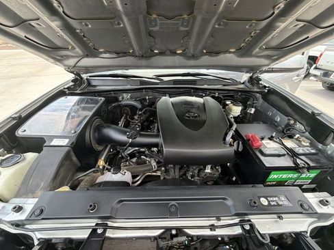 Used 2016 Toyota Tacoma SR5 w/ SR5 Appearance Package (SN) AWD/4WD image 26
