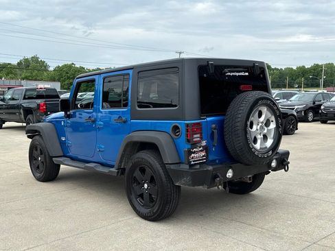Used 2015 Jeep Wrangler Unlimited Sahara w/ Max Tow Package AWD/4WD image 4