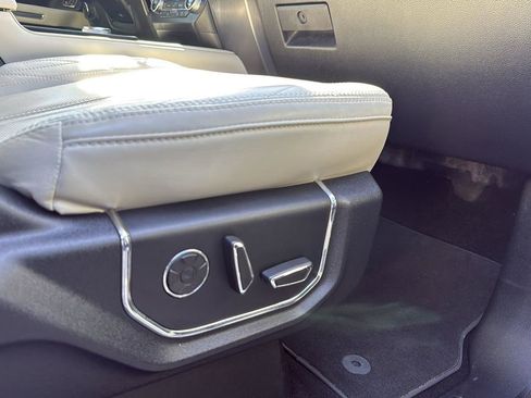 Used 2019 Ford Expedition Platinum image 25