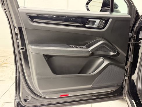 Certified 2023 Porsche Cayenne AWD/4WD image 27