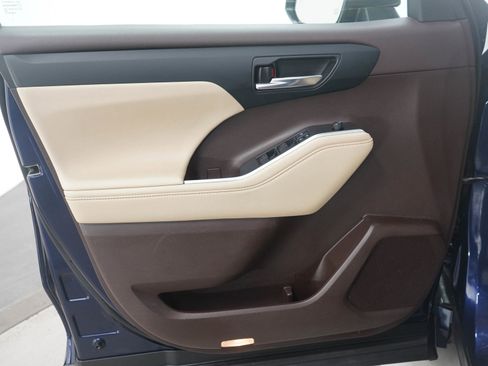 Used 2022 Toyota Highlander XLE image 23