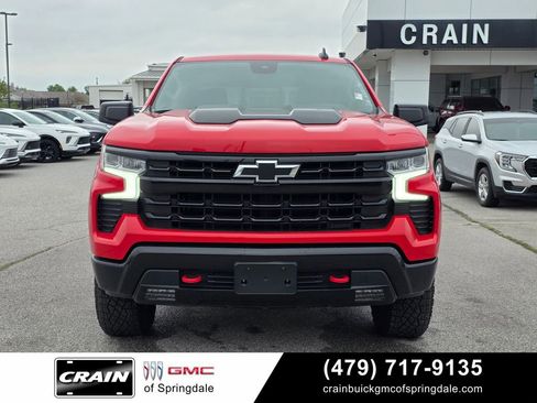 Used 2024 Chevrolet Silverado 1500 LT Trail Boss w/ Convenience Package II AWD/4WD image 2