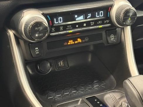 Used 2025 Toyota RAV4 XLE FWD image 38