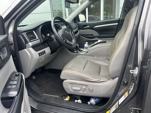 Used 2016 Toyota Highlander XLE AWD/4WD image 26