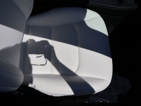 Used 2024 Tesla Model Y Long Range image 32