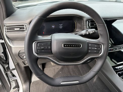 Certified 2024 Jeep Wagoneer Series III image 17