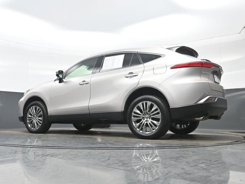 Used 2022 Toyota Venza XLE image 29