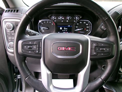 Used 2019 GMC Sierra 1500 SLT w/ SLT Premium Package AWD/4WD image 18