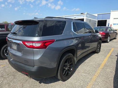 Used 2021 Chevrolet Traverse LT w/ LPO, Black Accent Package image 4