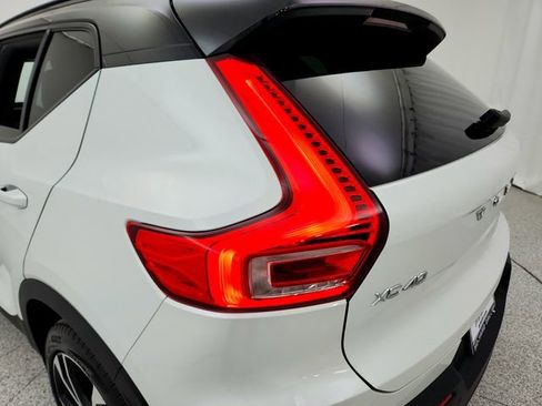 Used 2021 Volvo XC40 T5 R-Design w/ Protection Package Premier image 28