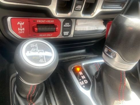 Used 2020 Jeep Gladiator Rubicon AWD/4WD image 11