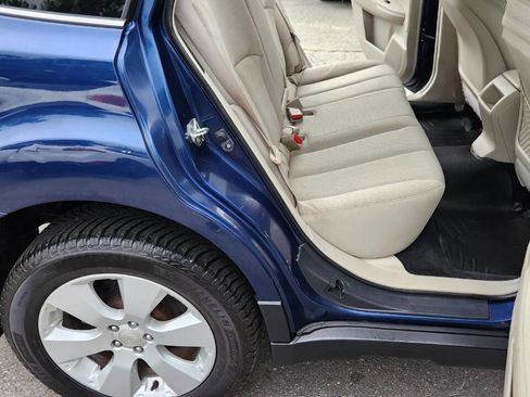 Used 2011 Subaru Outback 2.5i Premium image 40