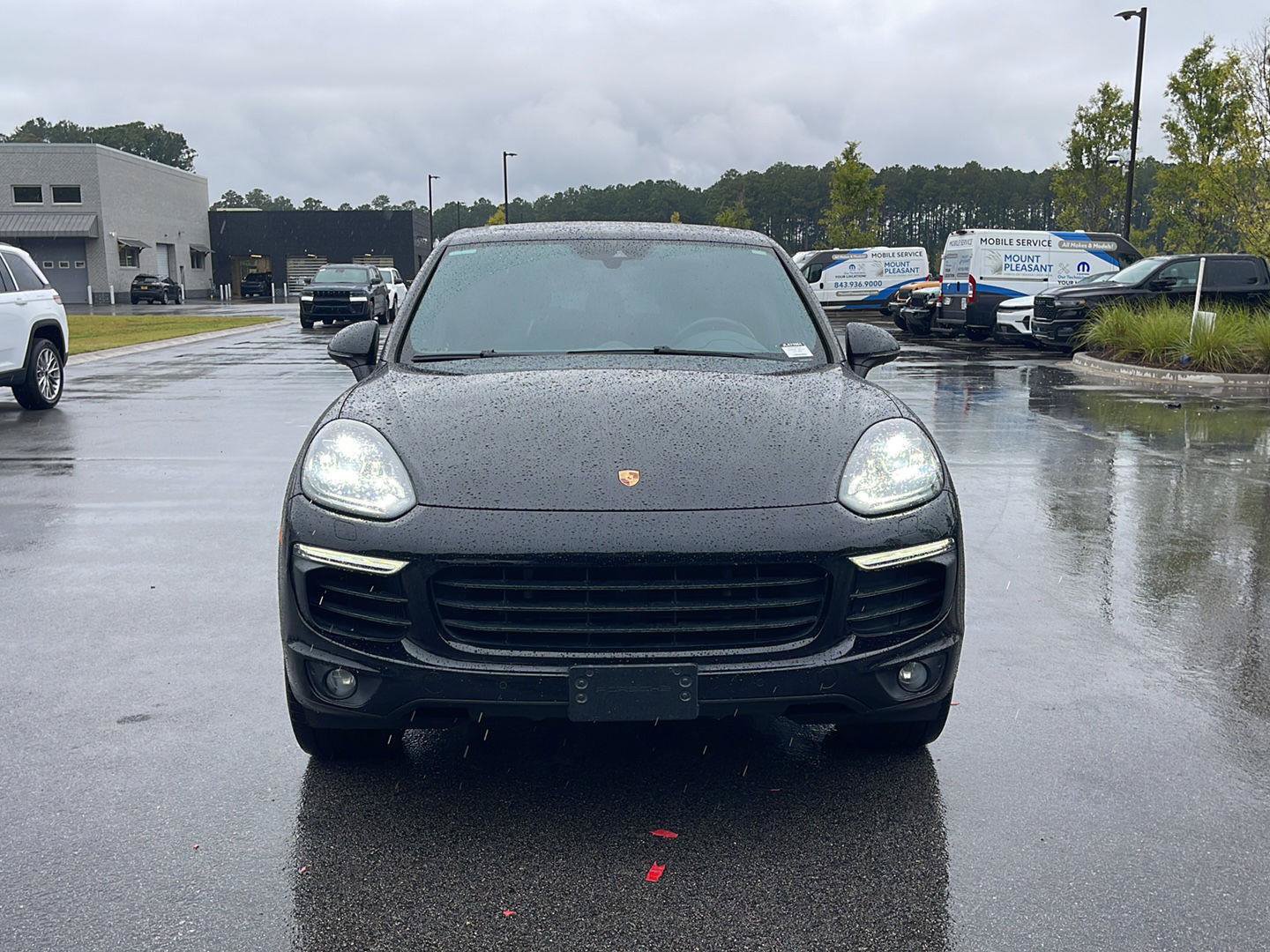 Used 2018 Porsche Cayenne S Platinum AWD/4WD image 2