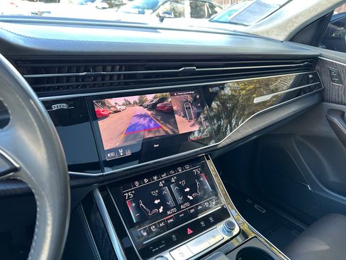 Used 2019 Audi Q8 Prestige w/ Luxury Package image 9