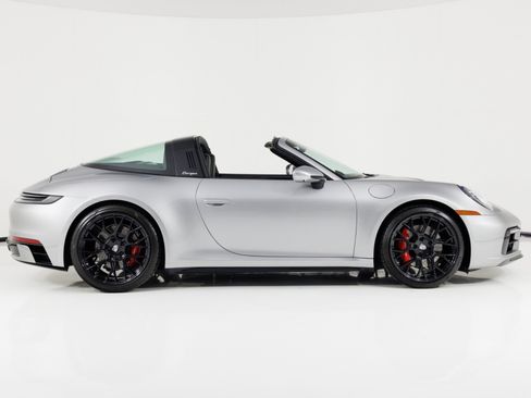 Used 2022 Porsche 911 Targa 4S AWD/4WD image 2