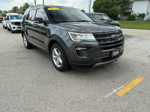 Used 2019 Ford Explorer XLT w/ Equipment Group 202A FWD image 3