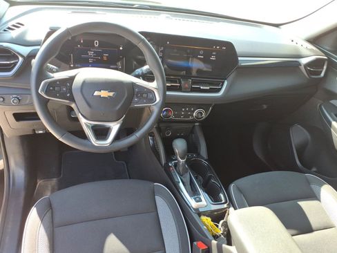 Used 2024 Chevrolet TrailBlazer LT w/ LT Cold Weather Package FWD image 14
