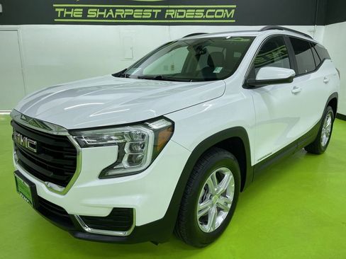 Used 2023 GMC Terrain SLE w/ Driver Convenience Package image 5