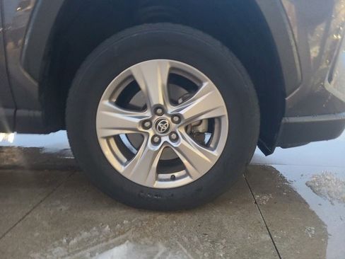 Used 2022 Toyota RAV4 XLE image 9