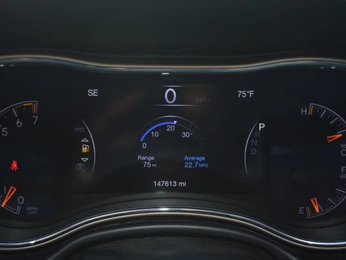 Used 2017 Jeep Grand Cherokee Laredo w/ Quick Order Package 23E AWD/4WD image 21