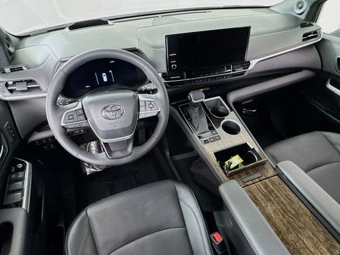 Certified 2025 Toyota Sienna Platinum AWD/4WD image 20