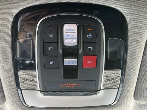 Used 2024 Hyundai Palisade Limited FWD image 17