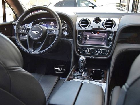 Used 2019 Bentley Bentayga image 25