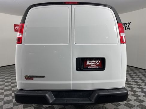 Used 2024 Chevrolet Express 2500 image 17