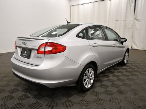 Used 2013 Ford Fiesta SE image 8