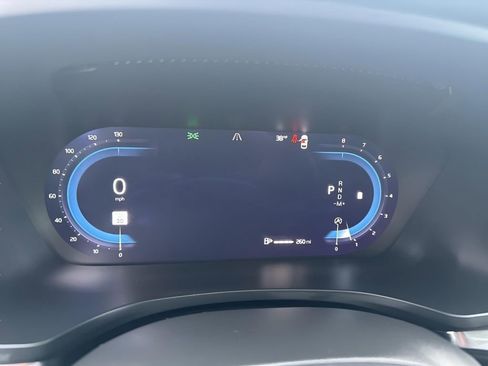 Used 2025 Volvo V60 B5 Cross Country Plus image 20