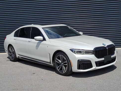 Used 2022 BMW 750i xDrive AWD/4WD image 9