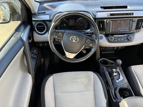 Used 2018 Toyota RAV4 LE Plus image 19