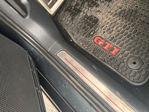 Used 2017 Volkswagen GTI SE image 23