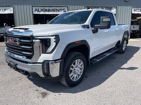 Used 2024 GMC Sierra 2500 SLE w/ Preferred Package AWD/4WD image 3