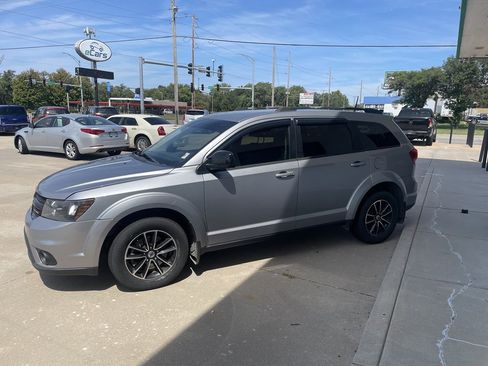 Used 2018 Dodge Journey SXT w/ Blacktop Package image 4