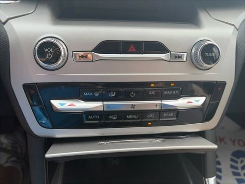 Used 2021 Ford Explorer XLT w/ Equipment Group 202A RWD image 23