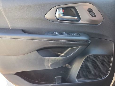 New 2026 Chrysler Pacifica Select image 21