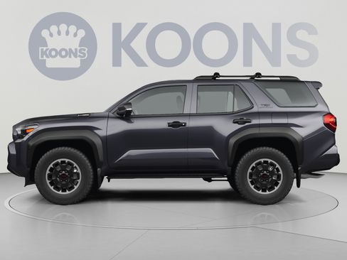 Used 2025 Toyota 4Runner SR5 AWD/4WD image 2
