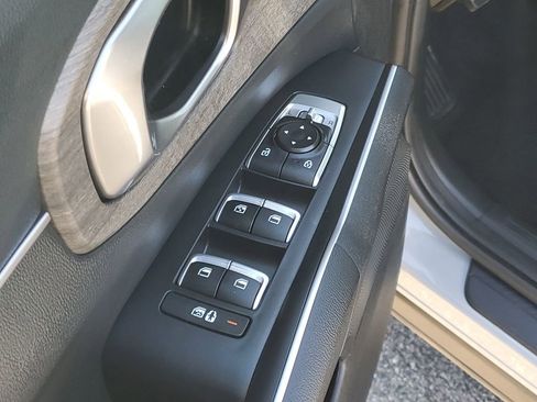 Used 2023 Kia Sorento S w/ Panoramic Sunroof Package AWD/4WD image 9