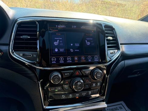 Used 2019 Jeep Grand Cherokee Altitude image 29