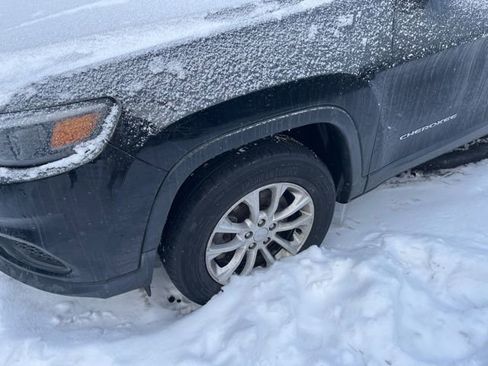 Used 2020 Jeep Cherokee Latitude w/ Cold Weather Group image 9