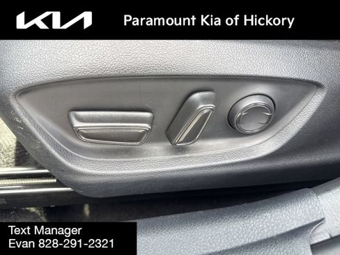 Used 2023 Toyota Camry SE AWD/4WD image 19