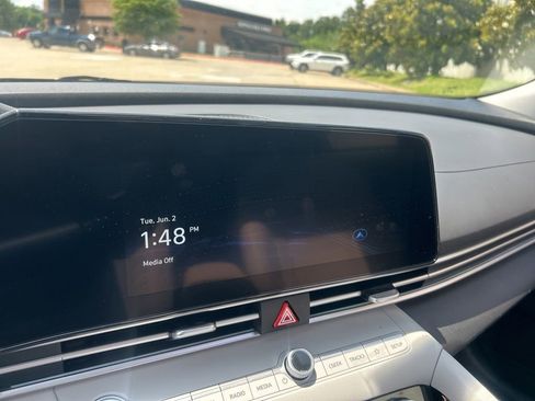 Certified 2026 Hyundai Elantra Limited FWD image 17