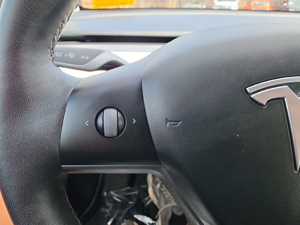 Used 2024 Tesla Model Y Long Range AWD/4WD image 19